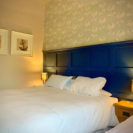 Hotel Crown & Anchor Woking Esterno foto