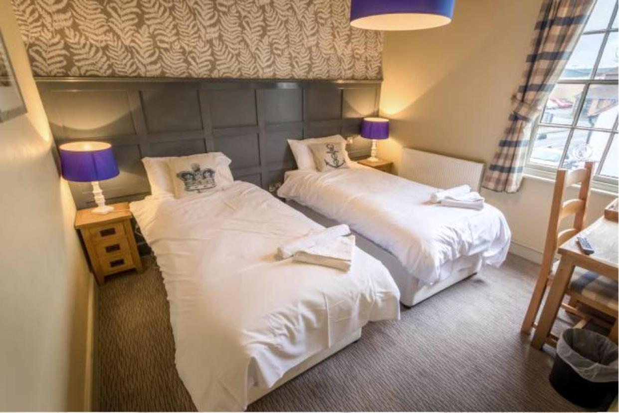 Hotel Crown & Anchor Woking Esterno foto
