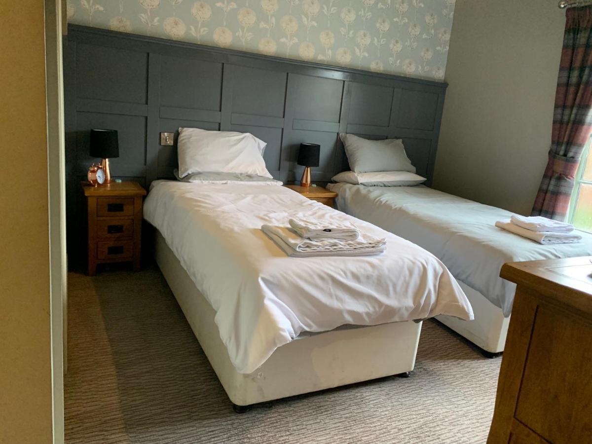 Hotel Crown & Anchor Woking Esterno foto