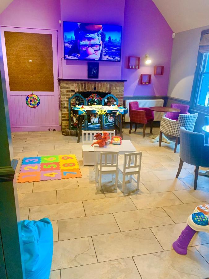 Hotel Crown & Anchor Woking Esterno foto