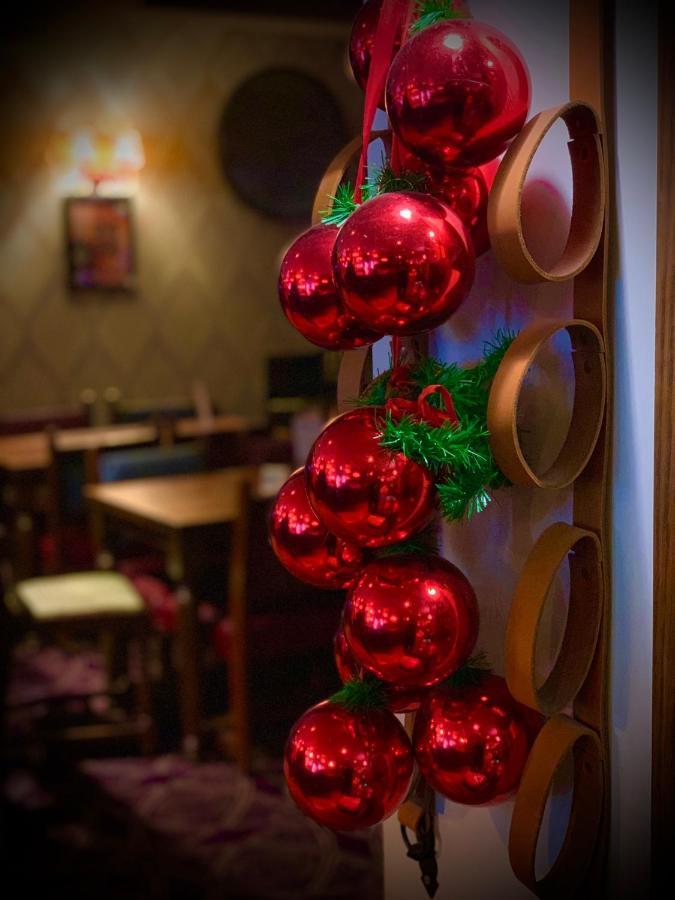 Hotel Crown & Anchor Woking Esterno foto