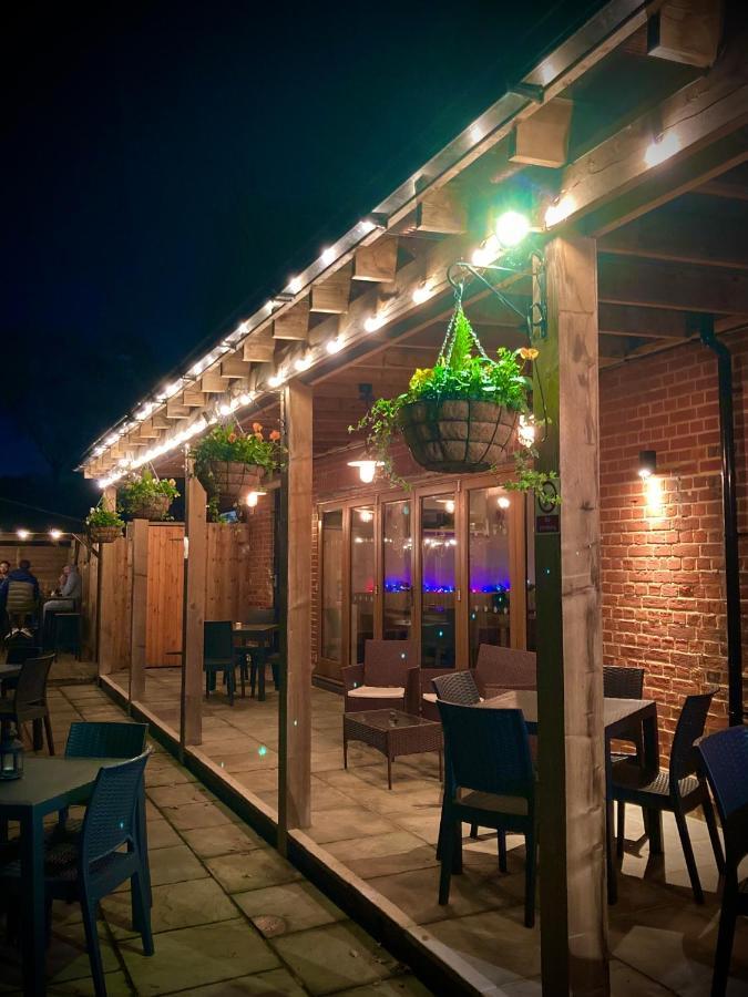 Hotel Crown & Anchor Woking Esterno foto